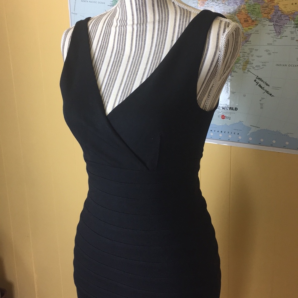 🎉NWT🎉Express Contour Little Black Dress